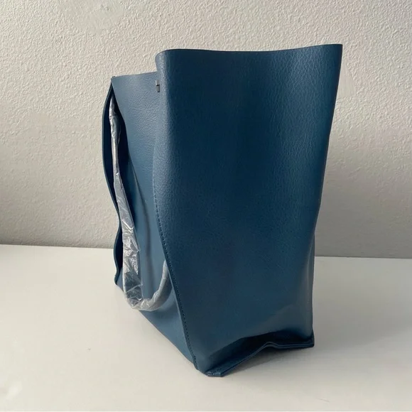 Neiman Marcus Blue Leather Tote bag - Picture 2 of 8